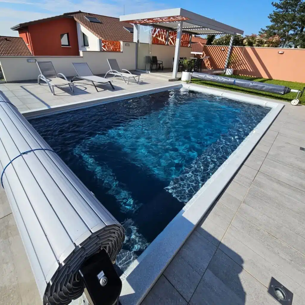 installation d'une piscine coque par les piscines du sud est à vienne