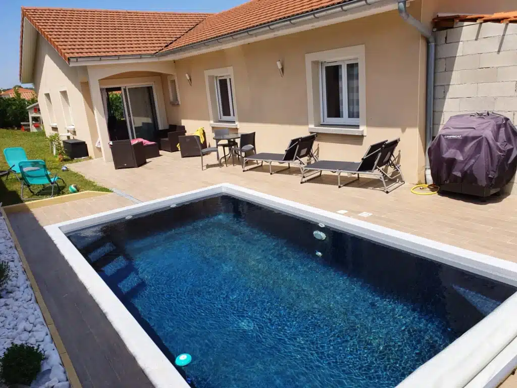 installation d'une piscine coque par les piscines du sud est à vienne