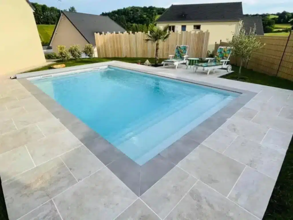 installation d'une piscine coque à chalon-sur-saone par royal piscines et spa