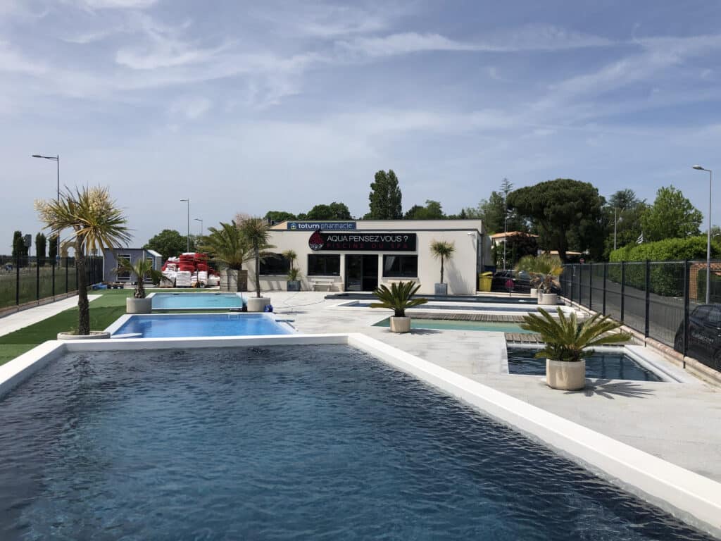 installation d'une piscine coque à saintes par aqua pensez vous