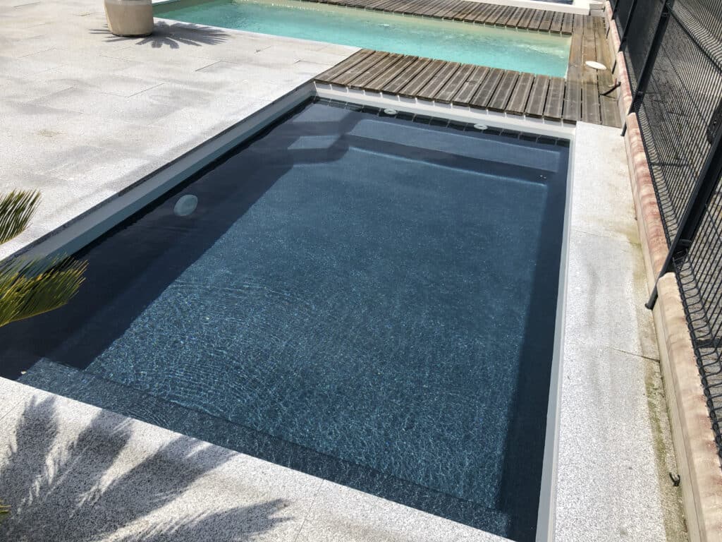 installation d'une piscine coque à saintes par aqua pensez vous