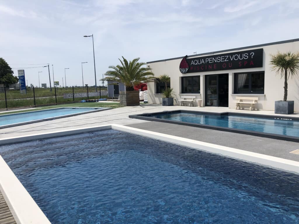 installation d'une piscine coque à saintes par aqua pensez vous