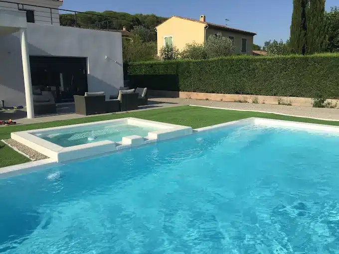 installation d'une piscine coque à lorgues par Freedom Pool Spa