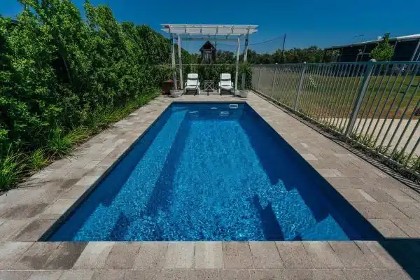 installation d'une piscine coque à saint-lo par piscines freedom ouest