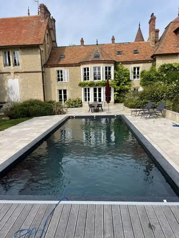 installation d'une piscine coque à saint-lo par piscines freedom ouest